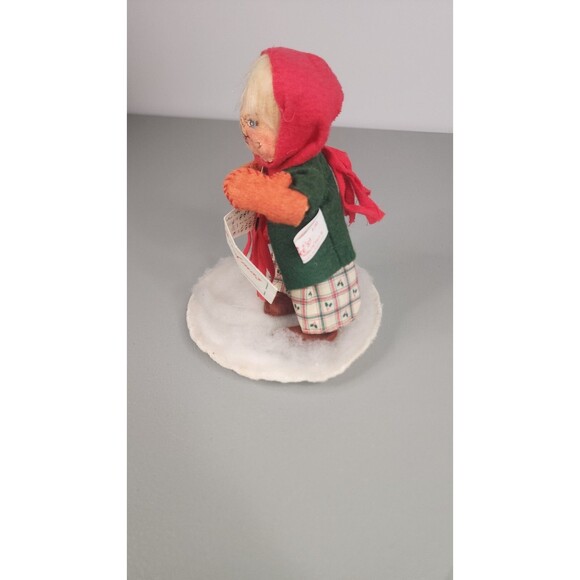 Vintage 1989 Annalee Doll 7” Winking Christmas Caroler w Mittens & Music Card - Picture 3 of 8